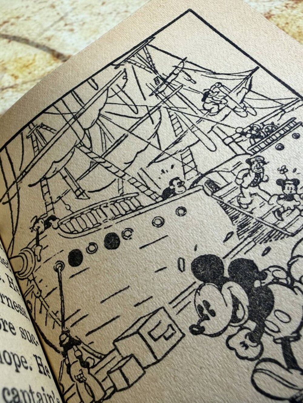 Walt Disney's Mickey Mouse Sails for Treasure Island - Big Little Book #750 1933 - Picture 13 of 14